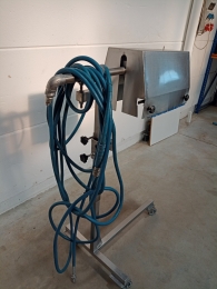 Conveyor belt cleaner